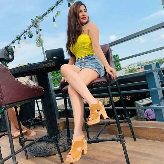 Anishka Khantwaal in yellow dress in a cafe