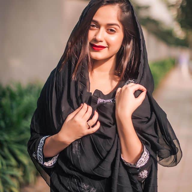 Jannat Zubair Rahmani wearing burkha