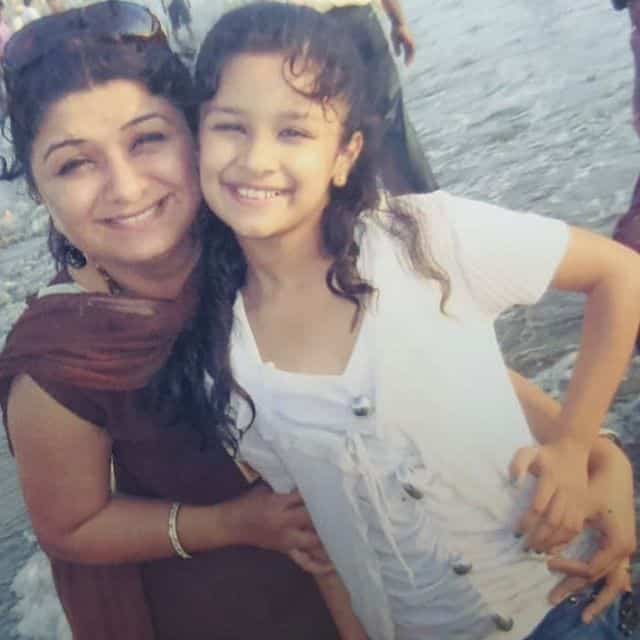 Avneet Kaur mother and family