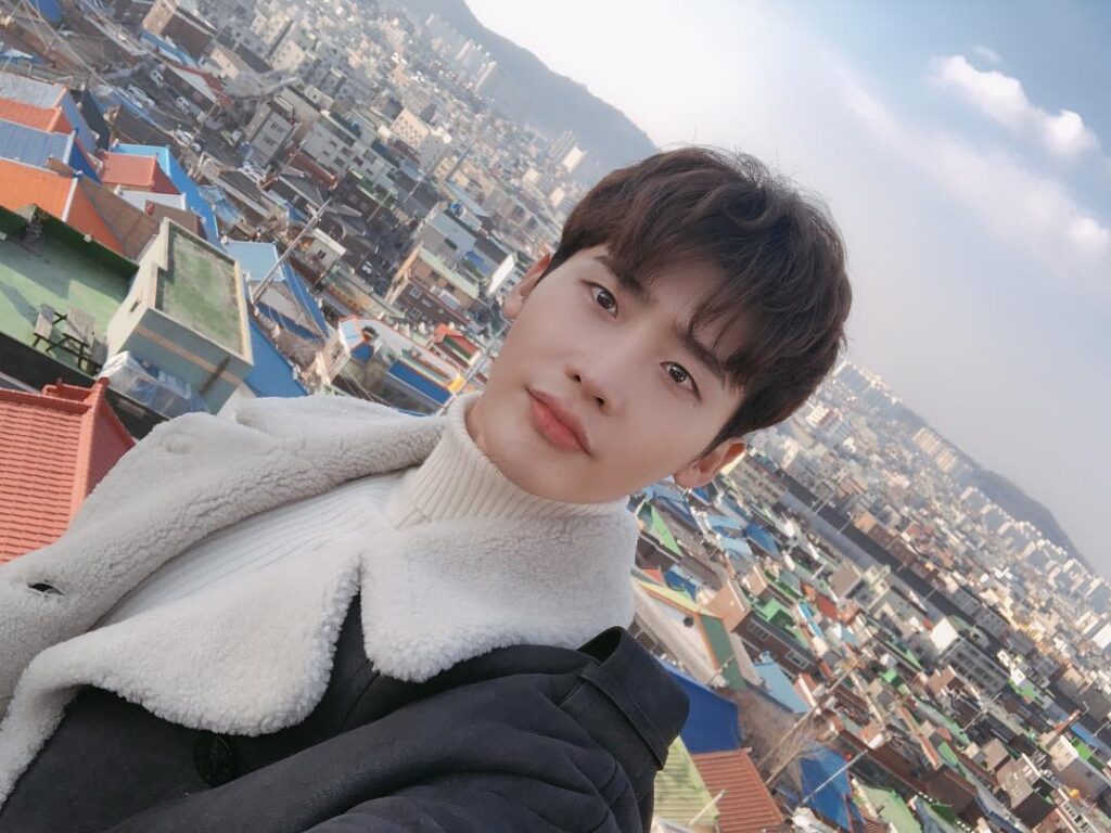 Lee Jong-suk Biography, Shows, Family, Relationships