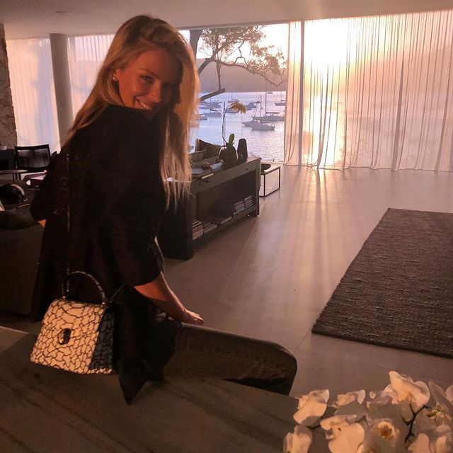 Jennifer Hawkins wall Biography, Jennifer Hawkins Biography, Jennifer Hawkins wall Wikipedia, Miss Universe Jennifer Hawkins Biography, Miss Universe Jennifer Hawkins Wall Biography ,  Jennifer Hawkins Wal Net worth , jennifer hawkins state farm