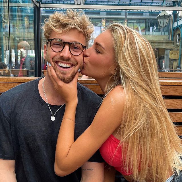 Zara McDermott Dating, Zara McDermott  Boyfriend, Sam Thompson and Zara McDermott , Sam And Zara